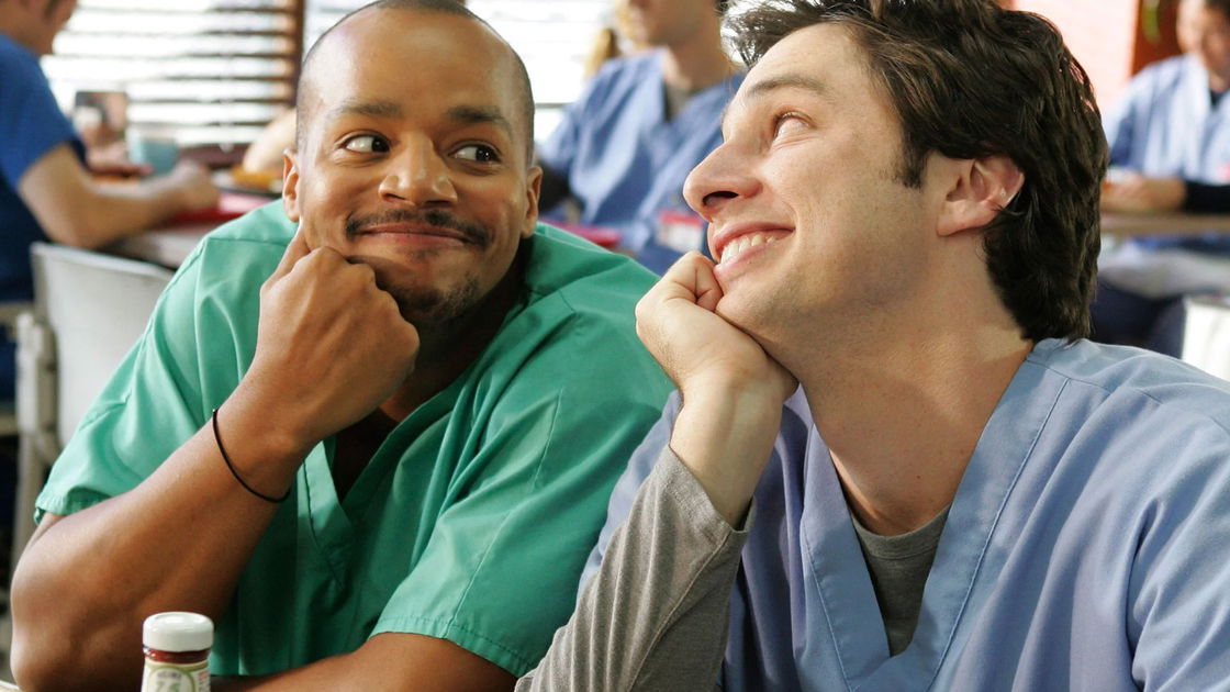 Copertina di Scrubs risorge con un podcast di Zach Braff e Donald Faison: tutti i dettagli