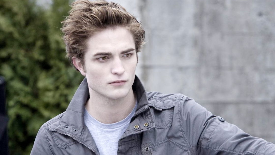 Copertina di Robert Pattinson ha 'ricordi di terrore' legati ai paparazzi dai tempi di Twilight