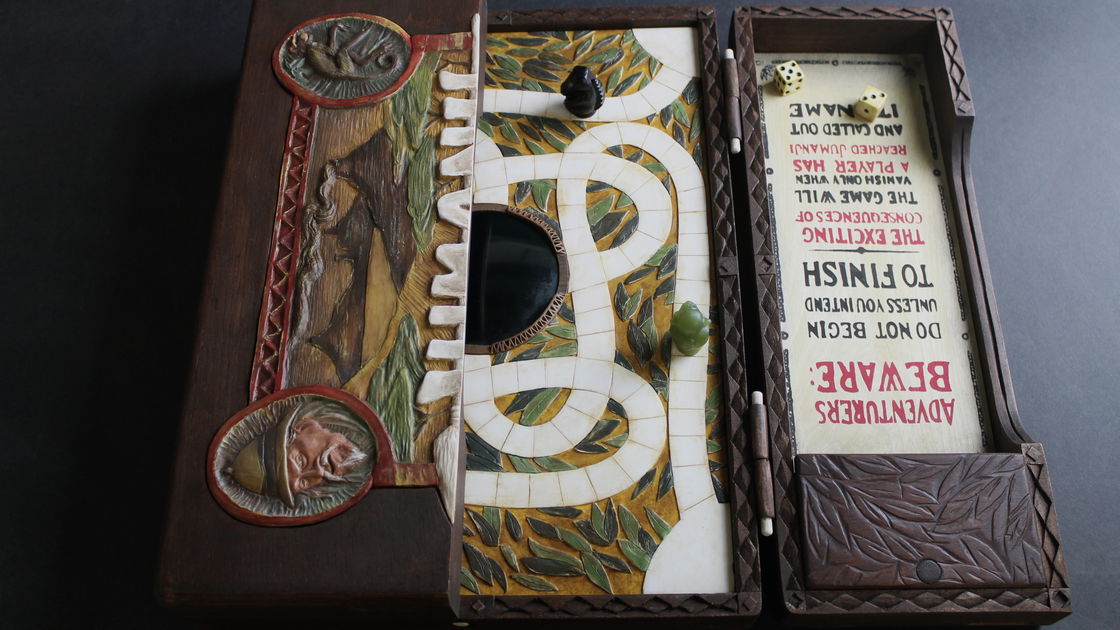 Copertina di Jumanji diventa realtà, o quasi, grazie a una sua replica perfetta