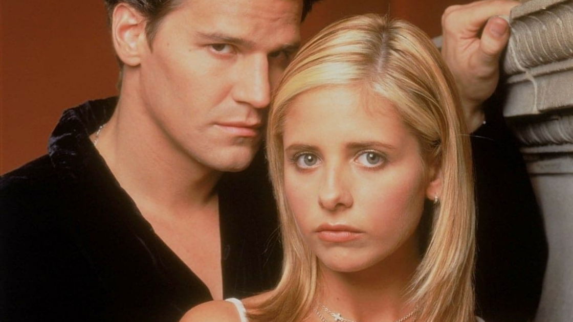 Copertina di Buffy e Angel: la storia d'amore tra la Cacciatrice e il Vampiro nella saga di Joss Whedon