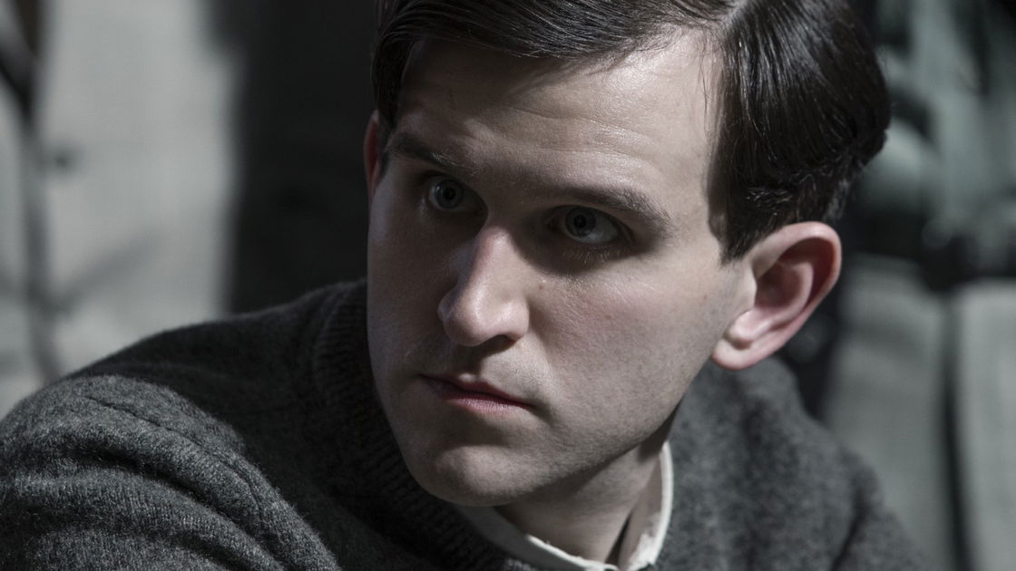 Copertina di Harry Melling sarà un giovane Edgar Allan Poe nell'horror-thriller The Pale Blue Eye