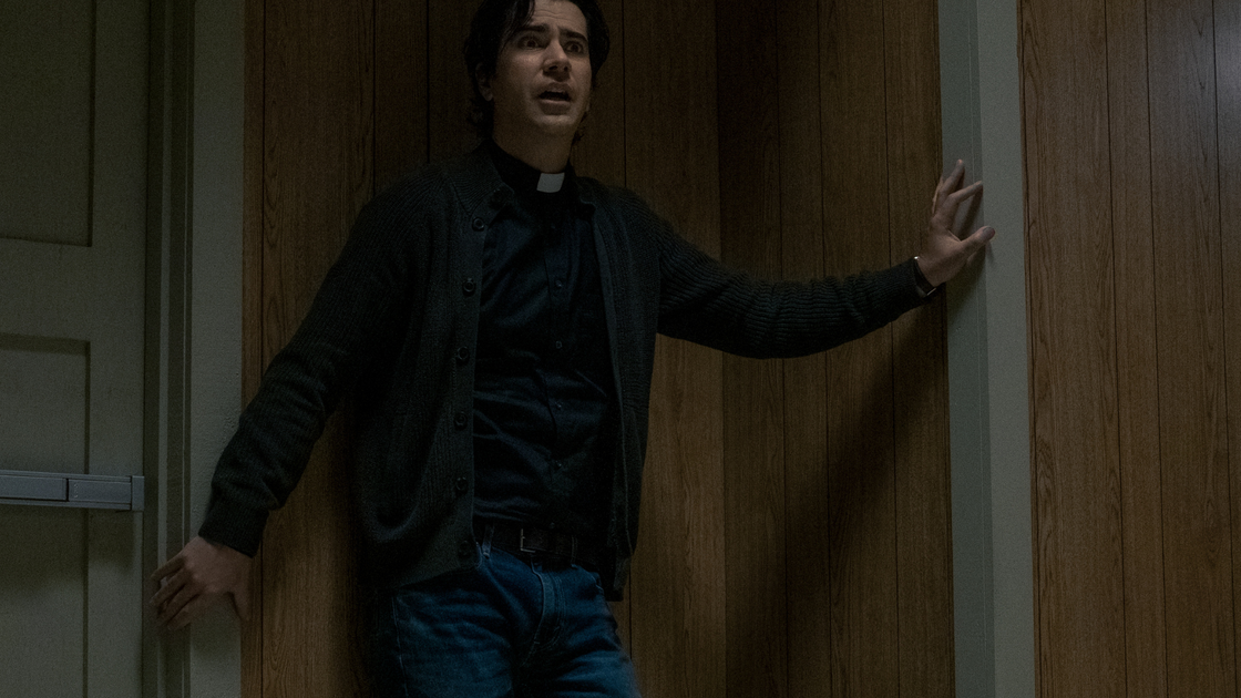 Copertina di Midnight Mass: Mike Flanagan firma un drama originale e intenso, la recensione
