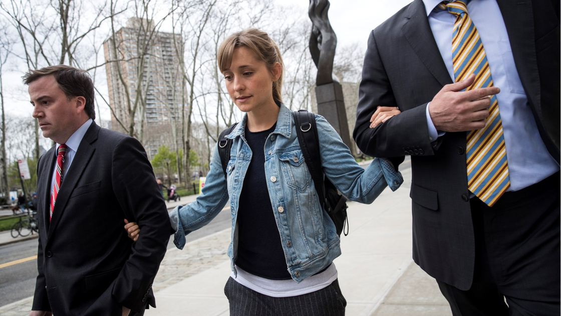 Copertina di Allison Mack e NXIVM ispirano alcune serie TV: i primi dettagli