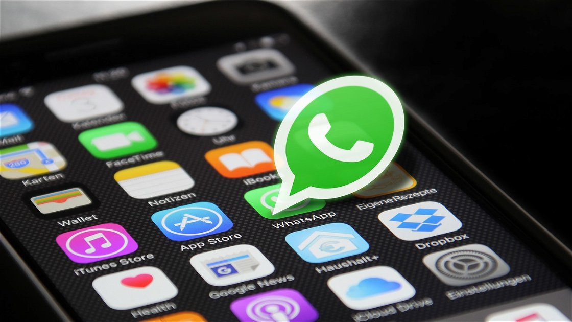 Copertina di WhatsApp integrerà lo sblocco con Face ID e Touch ID su iPhone
