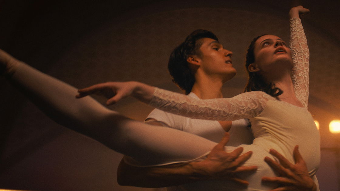 Copertina di Birds of Paradise: cosa sapere del film Amazon ambientato nel mondo della danza a Parigi