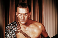 Copertina di Kirk Douglas è morto: l'attore di Spartacus (e papà di Michael) aveva 103 anni