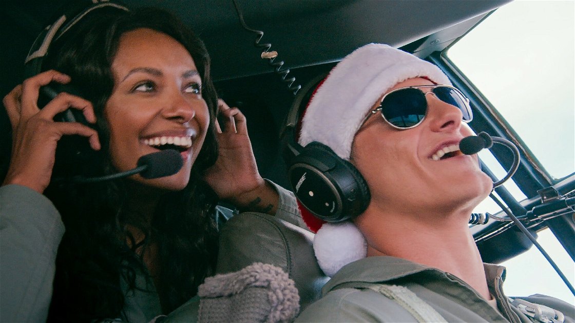 Copertina di Operation Christmas Drop: trailer, trama e cast del film Netflix
