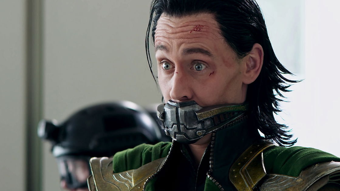 Copertina di Sì: la scena iniziale di Loki è un po' diversa da quella vista in Avengers: Endgame