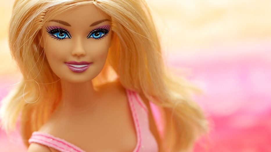 Copertina di Barbie ha un cognome: l'Internet lo scopre e impazzisce
