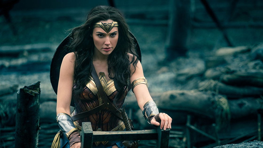 Copertina di Wonder Woman 1984: nuova foto di Gal Gadot, sinossi e indiscrezioni sul sequel