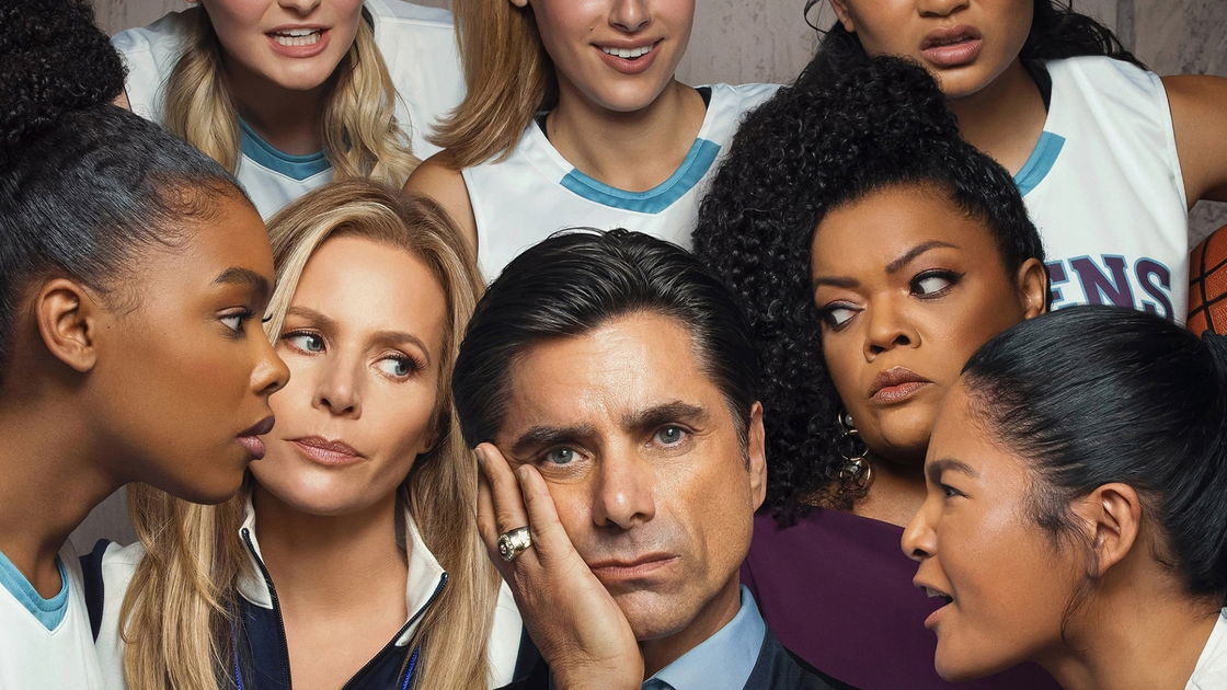 Copertina di Big Shot: cosa sappiamo della dramedy con John Stamos su Disney+