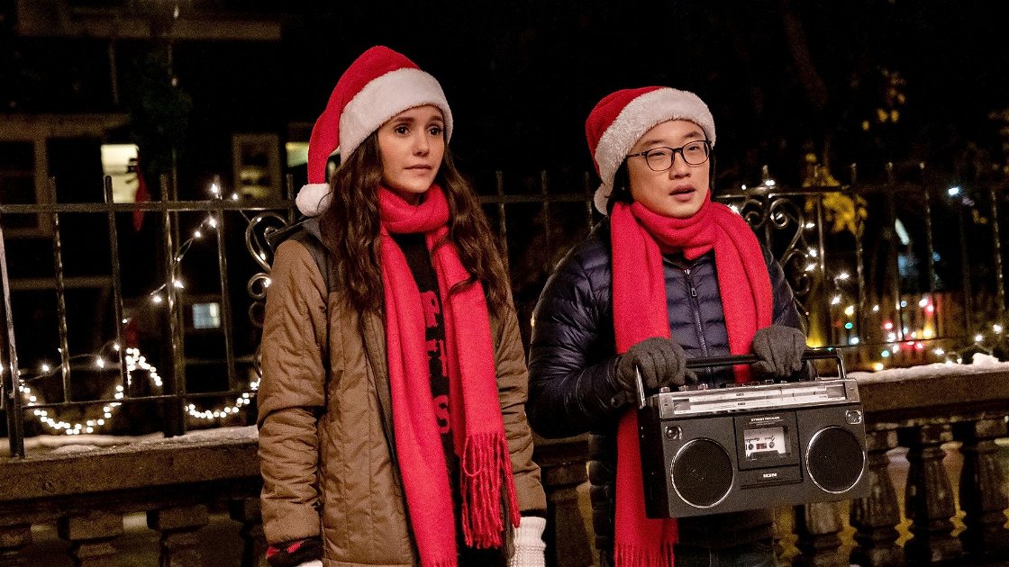 Copertina di Come finisce Love Hard, la rom-com natalizia di Netflix con Nina Dobrev