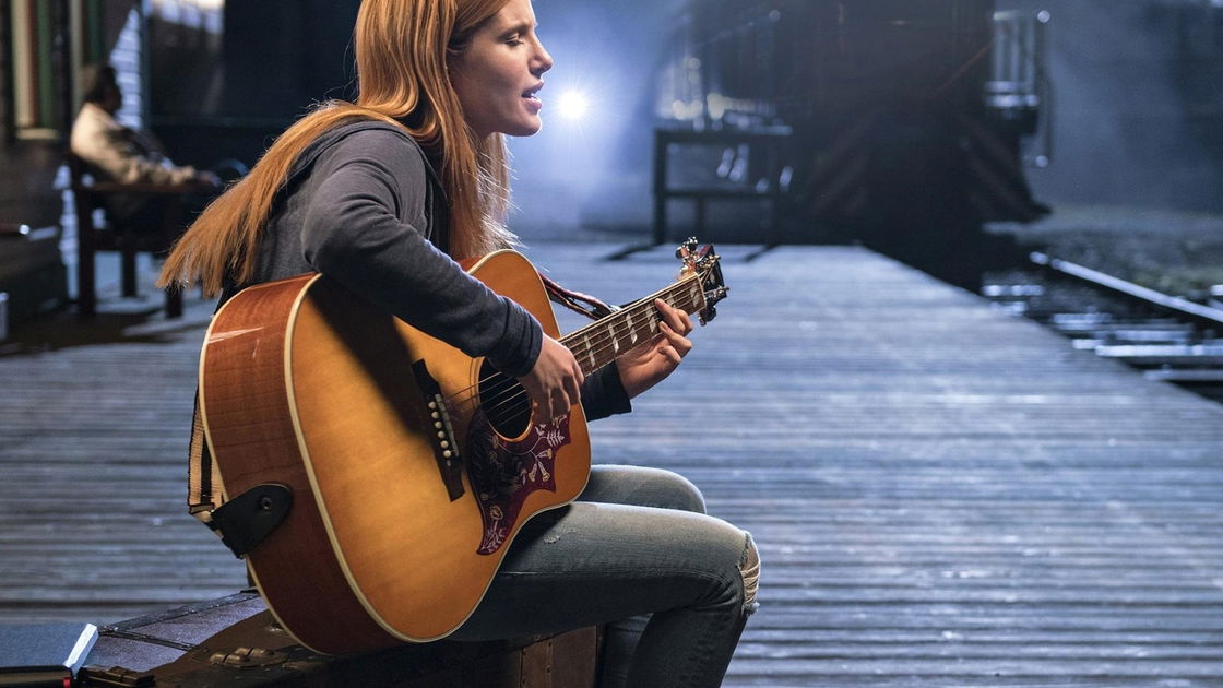 Copertina di Il sole a mezzanotte - Midnight Sun: la trama e il finale del remake con Bella Thorne