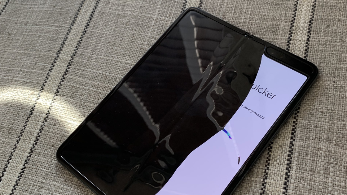 Copertina di Samsung posticipa ufficialmente il lancio del Galaxy Fold a causa dei gravi problemi al display