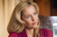 Copertina di The Crown 4, ecco le foto di una cotonatissima Gillian Anderson nel ruolo di Margaret Thatcher