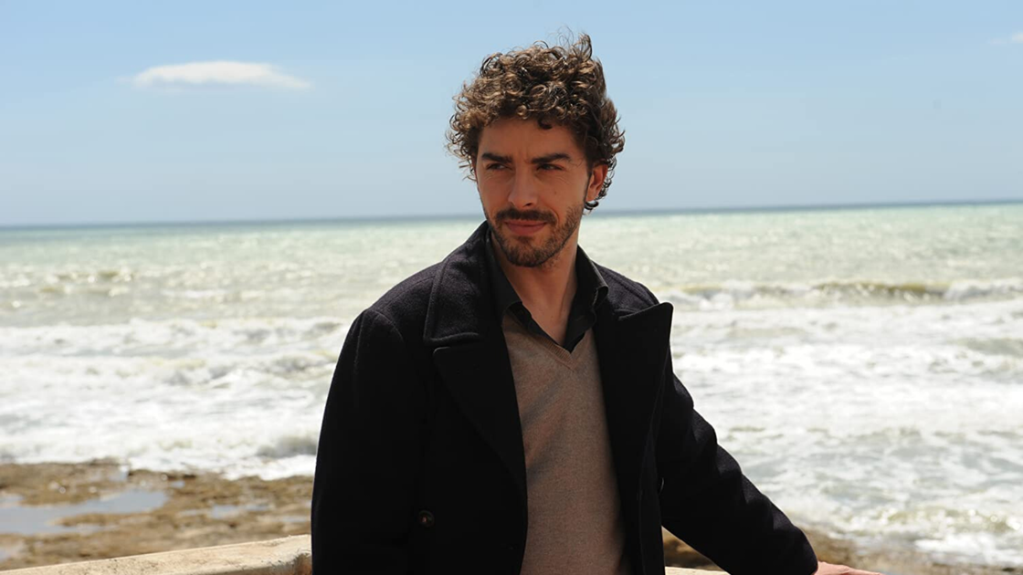 Copertina di Il giovane Montalbano torna dal primo giugno su Rai1: 5 motivi per (ri)vederlo