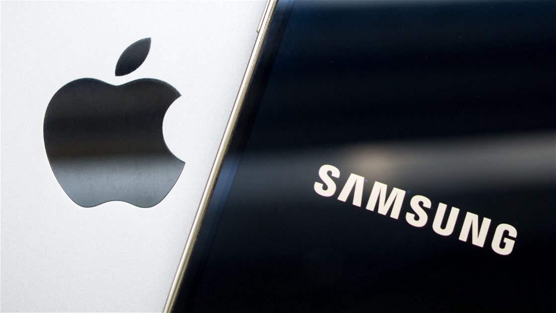 Copertina di Apple e Samsung multate dall'AGCM per obsolescenza programmata