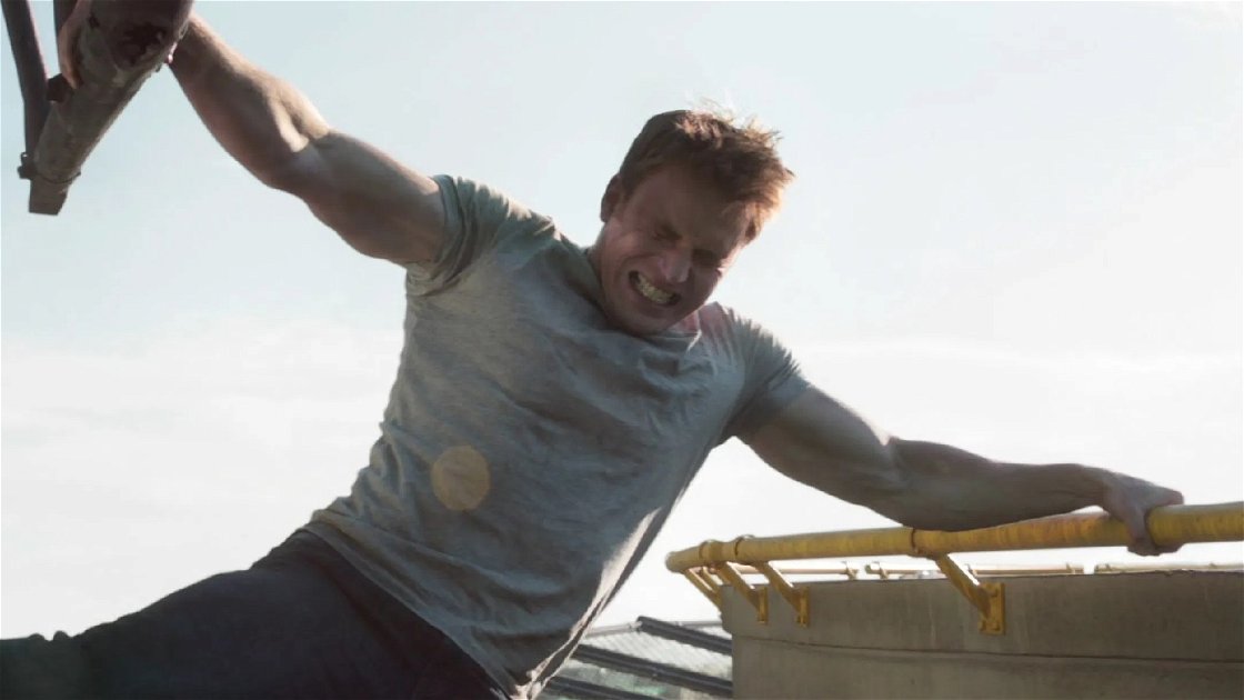 Copertina di Captain America: Civil War, la scena dell'elicottero (dove Chris Evans si fece male a un braccio)