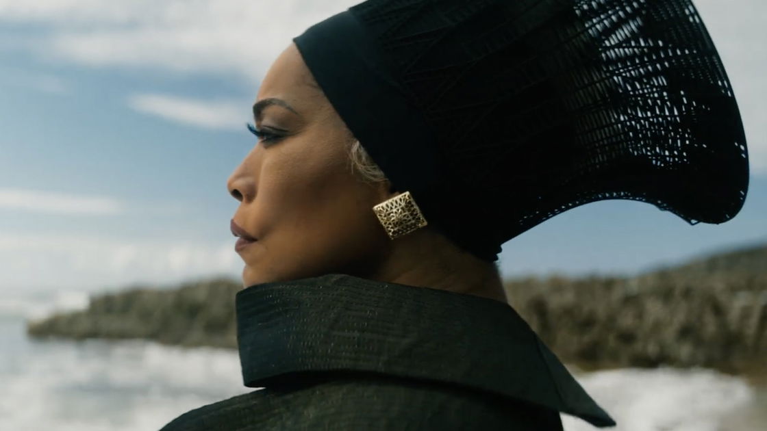 Copertina di Black Panther 2: Angela Bassett contro il destino di Ramonda