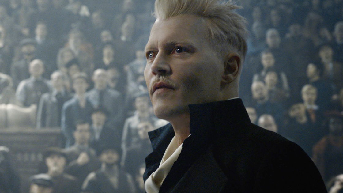 Copertina di Animali Fantastici 2: le motivazioni di Grindelwald e altre rivelazioni nei 14 minuti di scene aggiuntive