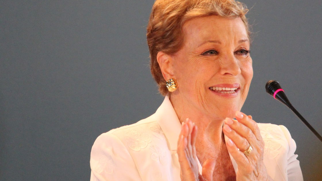 Copertina di A tu per tu con Mary Poppins: Julie Andrews si racconta a Venezia 76