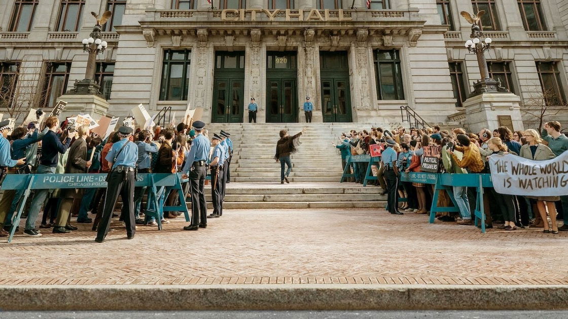 Copertina di Il processo ai Chicago 7 arriva il 16 ottobre: il full trailer del film Netflix