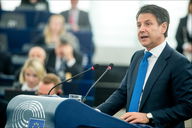 Copertina di Su Twitter impazzano fanvideo e MEME dedicati a Giuseppe Conte