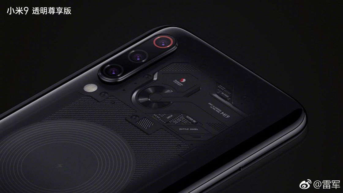 Copertina di Xiaomi Mi 9 Explorer Edition con cover trasparente? Non è come sembra!