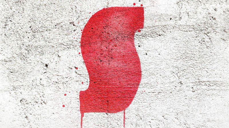 Copertina di Suspiria: svelato il primo poster del film di Luca Guadagnino con Dakota Johnson