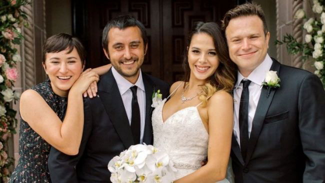 Copertina di Il figlio più giovane di Robin Williams si sposa nel giorno del compleanno del padre