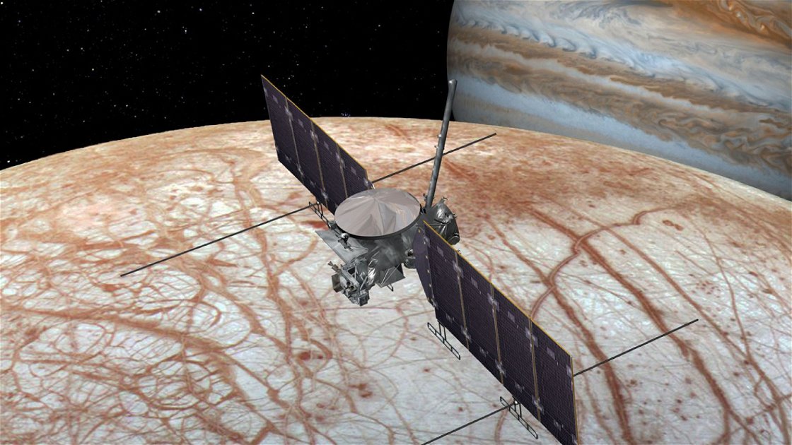 Copertina di La NASA esplorerà Europa, la luna ghiacciata di Giove, entro il 2025