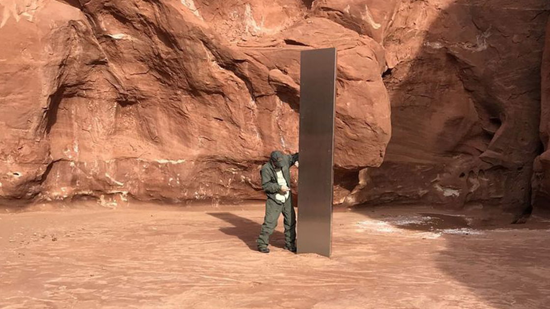 Copertina di Il misterioso monolite metallico apparso nello Utah, forse un tributo a Kubrick