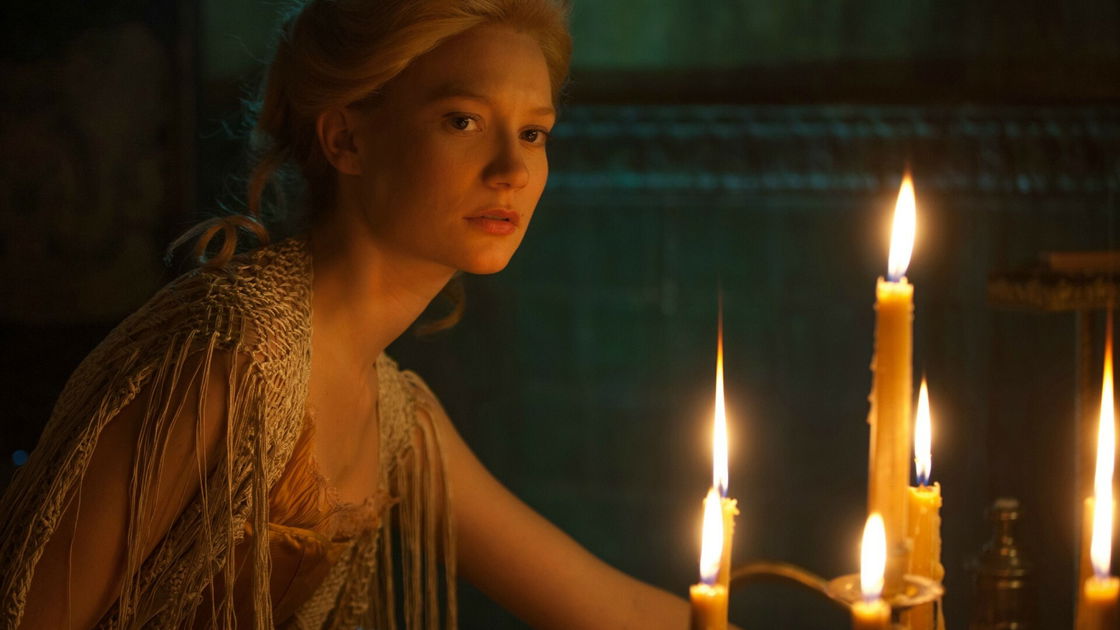 Copertina di Crimson Peak, cast e trailer del film di Guillermo del Toro