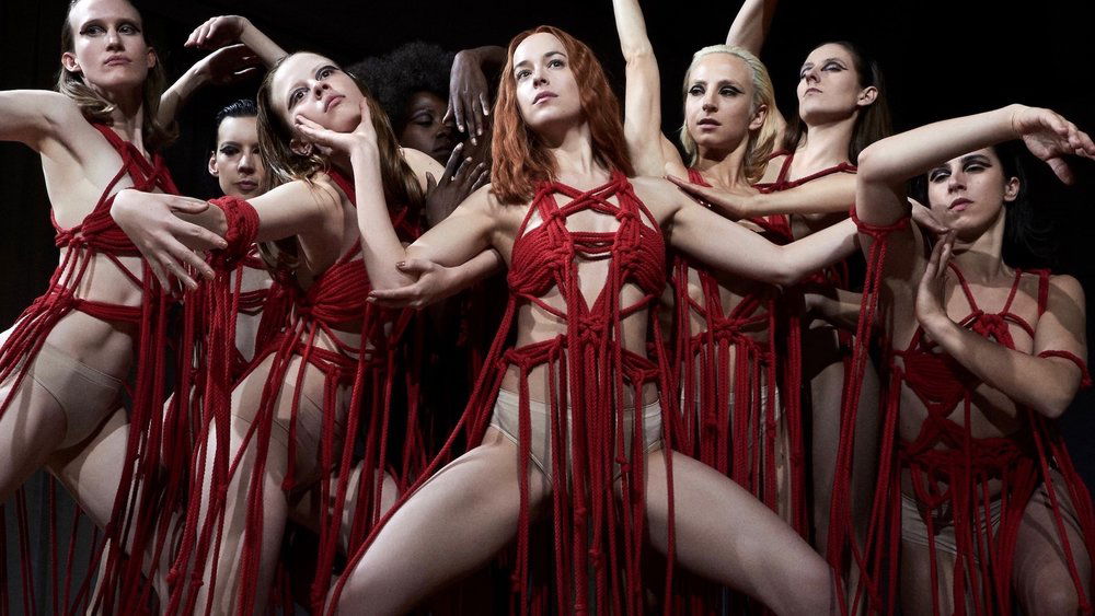 Copertina di Suspiria, le prime proiezioni: lodi dalla critica ma parte del pubblico abbandona la sala