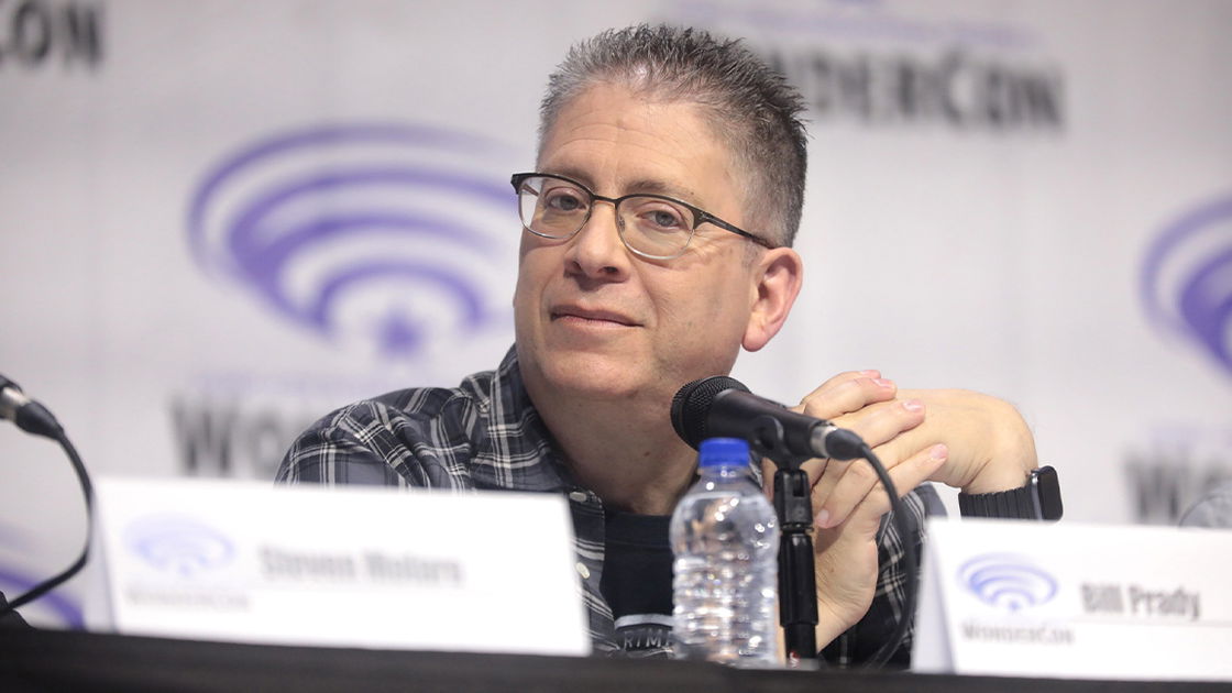 Copertina di Bill Prady (creatore di The Big Bang Theory) sigla un accordo con Netflix