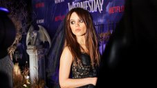 Cover ni Jenna Ortega, na Wednesday Addams mula sa serye ng Netflix
