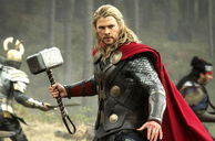 Copertina di Dal Tesseract a Mjølnir, tutte le armi più potenti del MCU