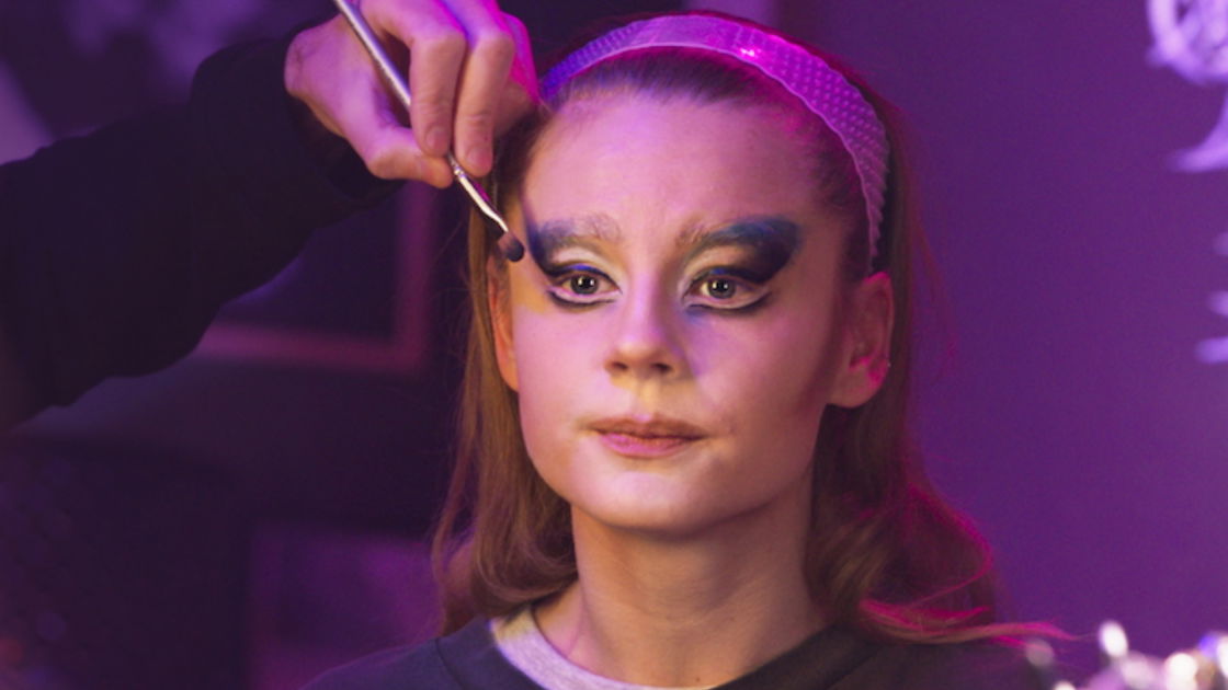 Copertina di Dancing Queens: cosa sappiamo del drama Netflix ambientato nel mondo delle Drag Queen