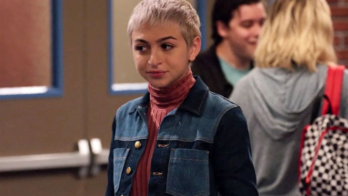 Copertina di Bayside School: il revival ha finalmente la sua protagonista, Josie Totah