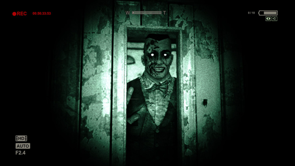 Copertina di L'horror game Outlast terrorizza anche Nintendo Switch