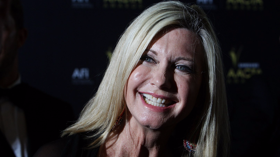Copertina di Olivia Newton-John combatte una nuova battaglia contro il cancro