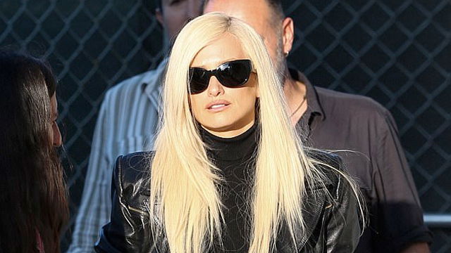Copertina di Penélope Cruz nei panni di Donatella Versace: ecco le foto