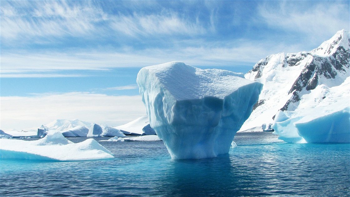 Copertina di Sotto l'Antartide giace un continente di oltre 100 milioni di anni