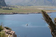 Copertina di Màkari: le location della serie TV con Claudio Gioè ambientata in Sicilia