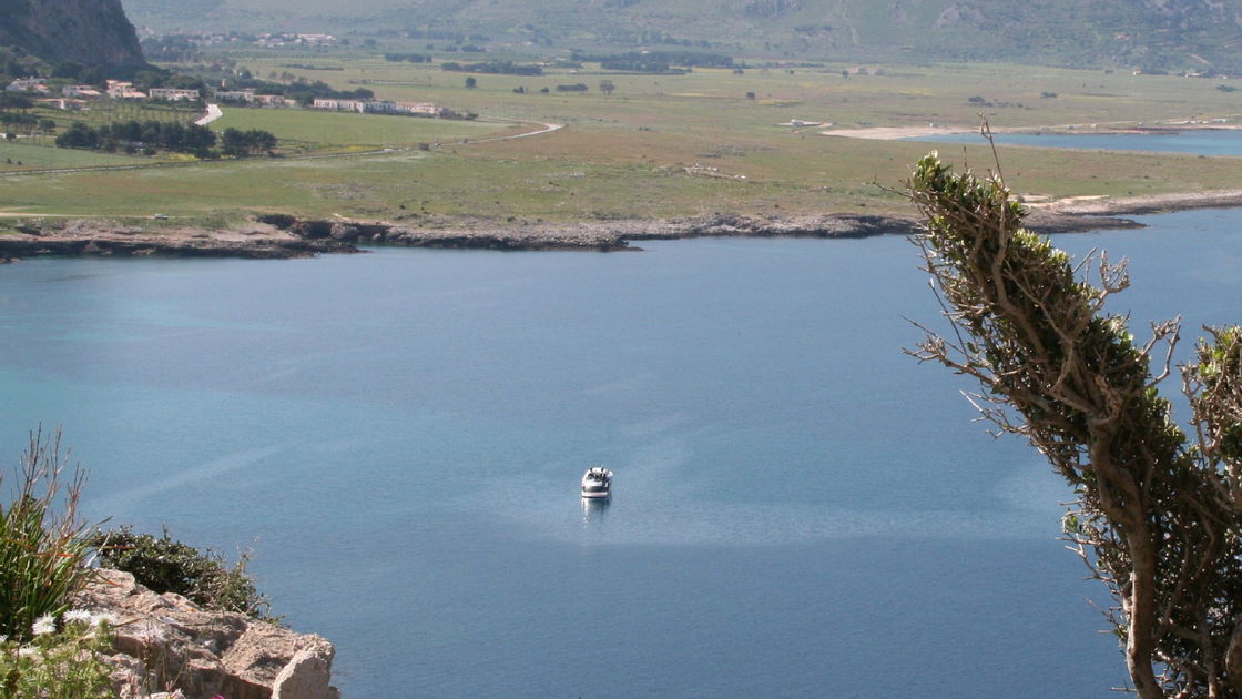 Copertina di Màkari: le location della serie TV con Claudio Gioè ambientata in Sicilia