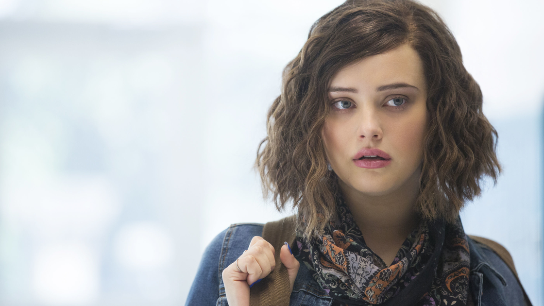 Copertina di Tredici, da libro a serie Netflix: le differenze nella storia di Hannah Baker