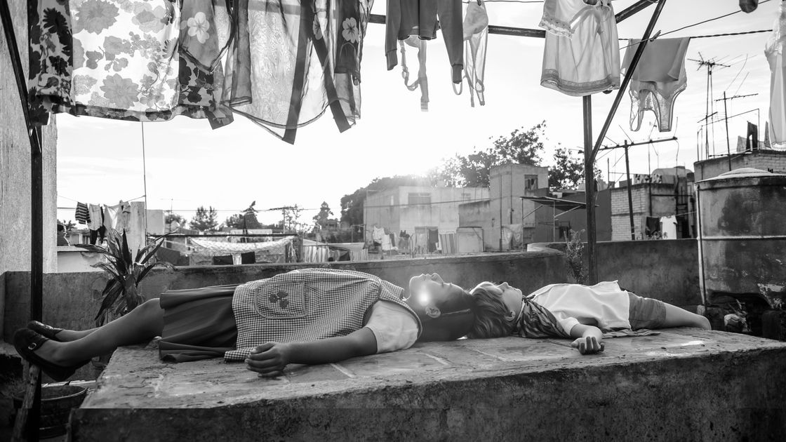 Copertina di Roma, la recensione: due madri che non mollano nell’infanzia di Alfonso Cuarón