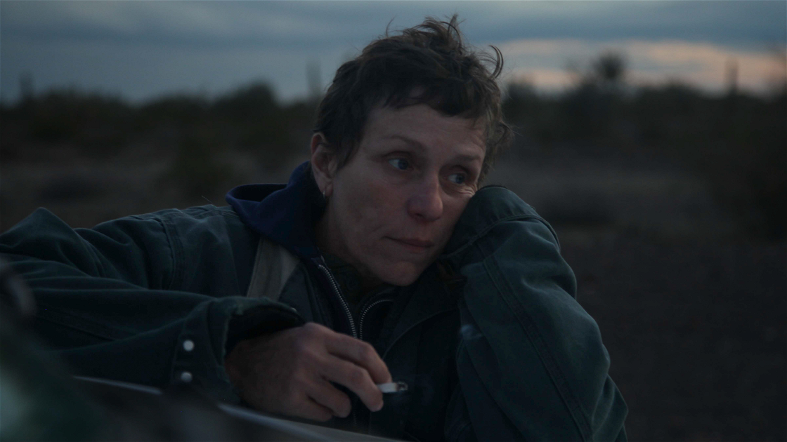 Copertina di Sì, Nomadland sarà uno dei protagonisti della corsa all'Oscar: la recensione del film di Chloé Zhao con Frances McDormand