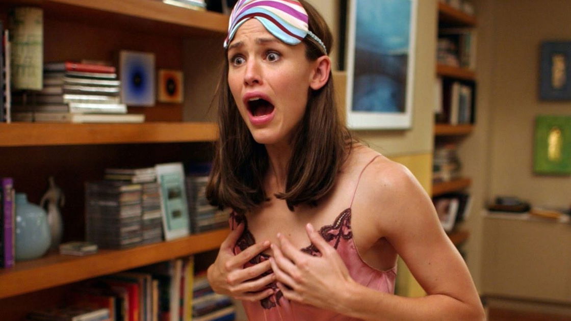 Copertina di 30 anni in un secondo: Christa B. Allen ricrea le scene del film
