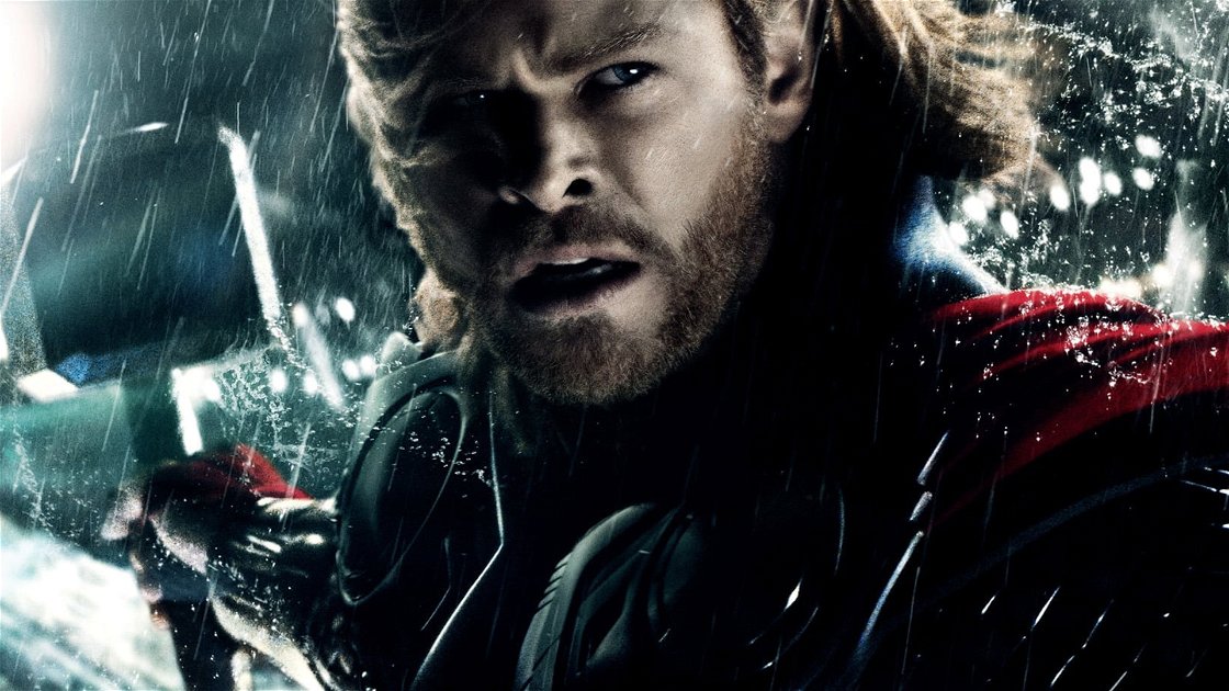 Copertina di Kenneth Branagh parla di cosa rende speciale Thor e della sua evoluzione nei film Marvel